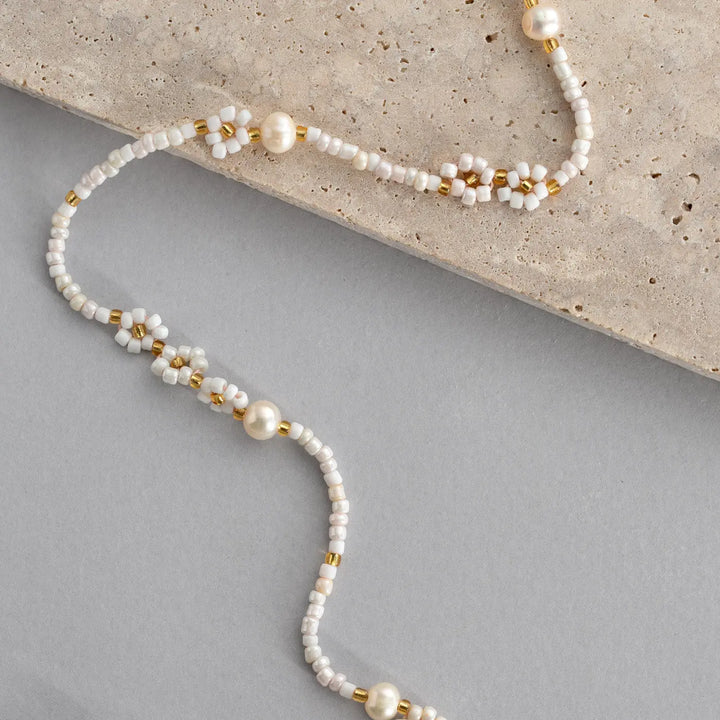 Elsa - White Beads Flower and Pearl Necklace  | Timi of Sweden